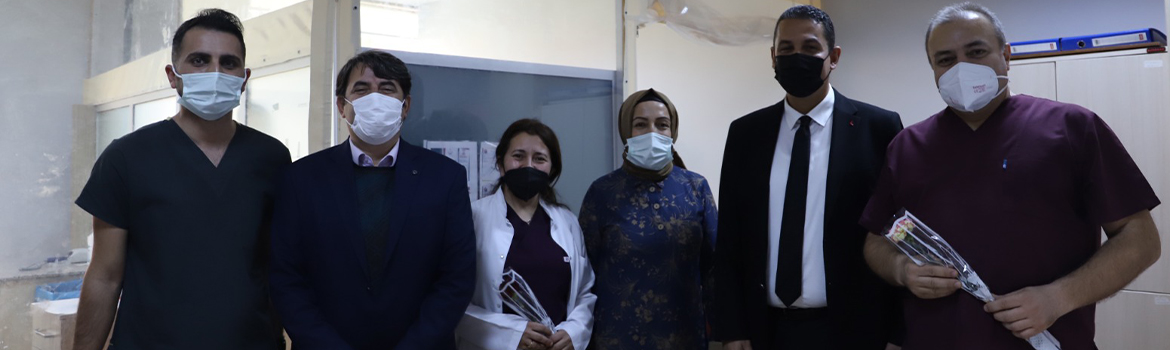Edirne İl Sağlık Müdürü Uzm. Dr. Mustafa İshak YILDIRIM, Edirne Ağız ve Diş Sağlığı Merkezinde diş hekimleri ile bir araya gelerek diş hekimleri gününü kutladı. 